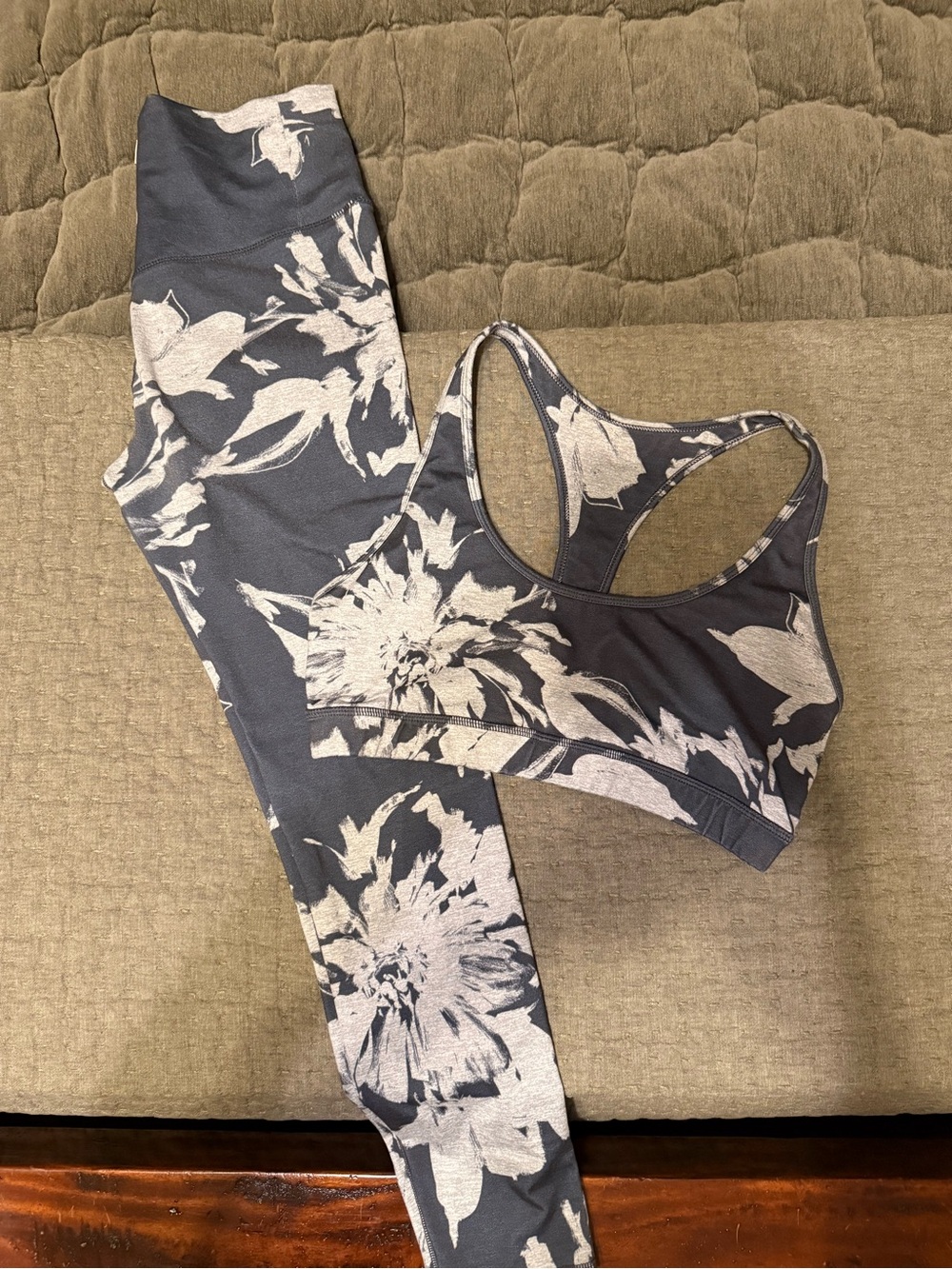 Vuori Gray and White Floral Leggings & Sports Bra Set